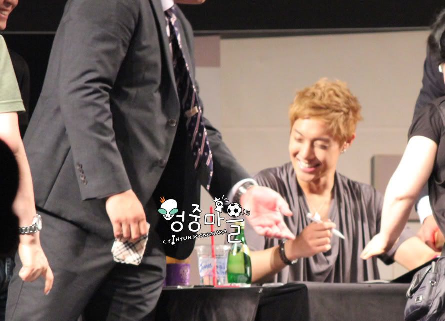 [HJL] ‘Break Down’ album Fansign Event [17.07.11] (5)  9507c3d21c277d9130add1b2