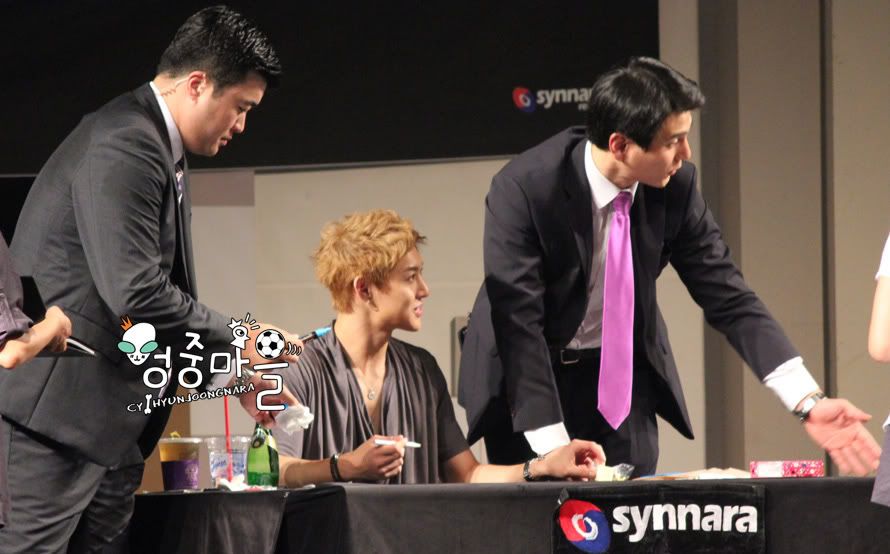 [HJL] ‘Break Down’ album Fansign Event [17.07.11] (5)  C065b999bab9b298fd037fdd