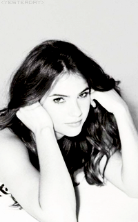 Shelley Hennig SH11