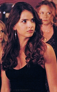 Shelley Hennig SH19