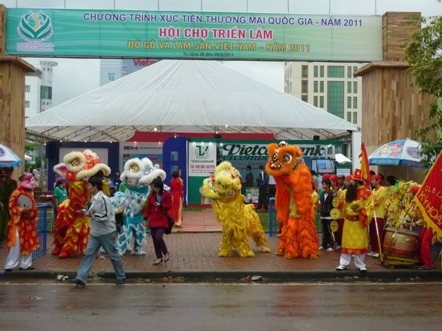 Kỳ Hoàn-Chào Mừng Khai Mạc Festival Lâm Sản...!!! P1030229