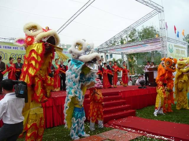 Kỳ Hoàn-Chào Mừng Khai Mạc Festival Lâm Sản...!!! P1030258