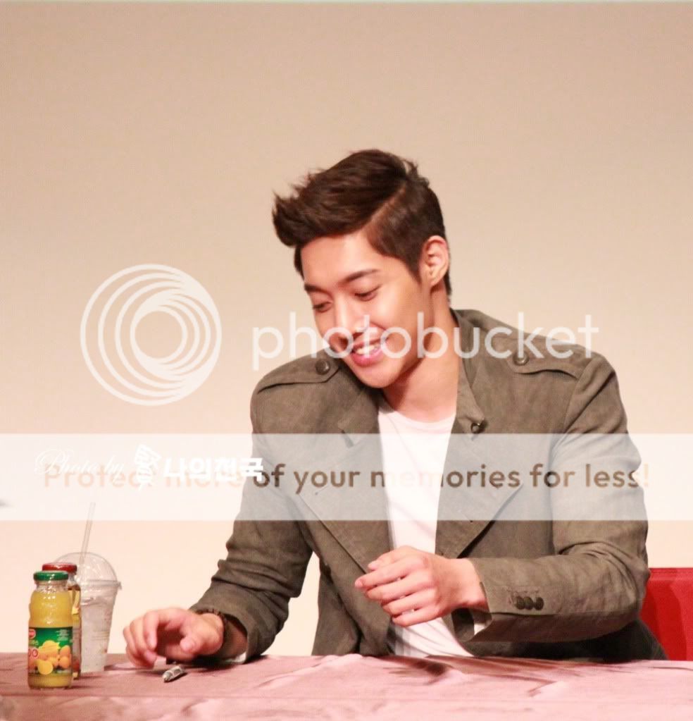 Fansigning Event #3 7b45f09d4488a125d7887db3