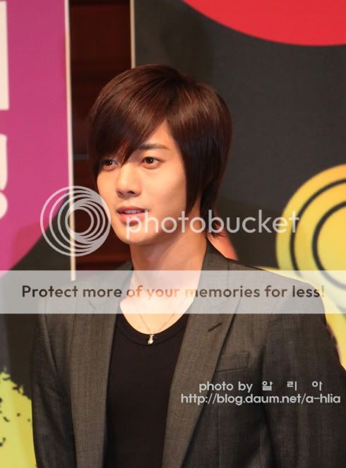 [event] “Mischievous kiss” Пресконференция  KHJ_pressconahlia032