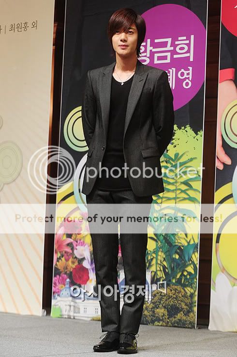 [event] “Mischievous kiss” Пресконференция  Khjpresscon009