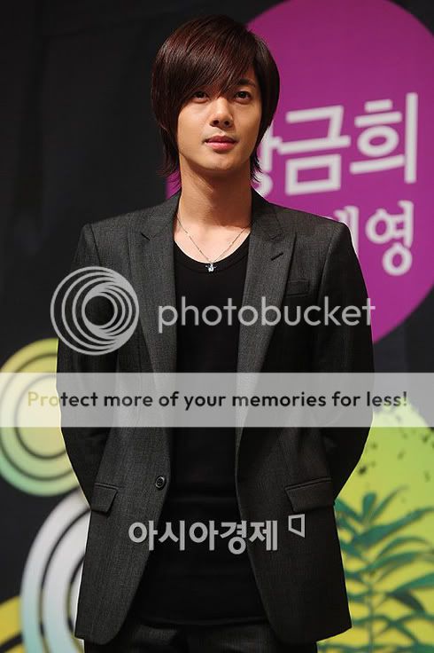 [event] “Mischievous kiss” Пресконференция  Khjpresscon010