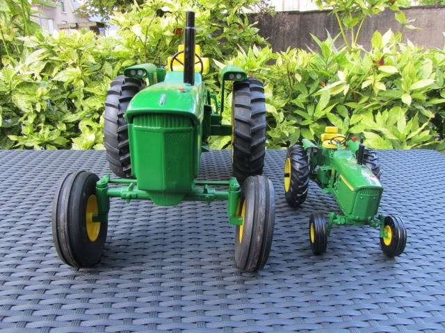 Les JOHN DEERE ...et autres miniatures de l'oncle Tom ! - Page 4 IMG_2749