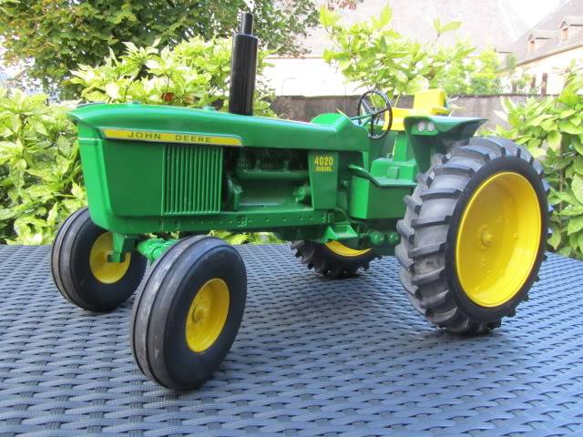 Les JOHN DEERE ...et autres miniatures de l'oncle Tom ! - Page 4 IMG_2754