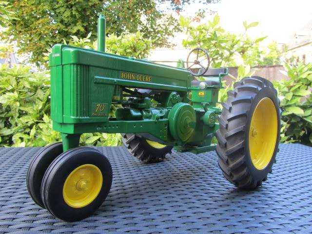 Les JOHN DEERE ...et autres miniatures de l'oncle Tom ! - Page 4 IMG_2765