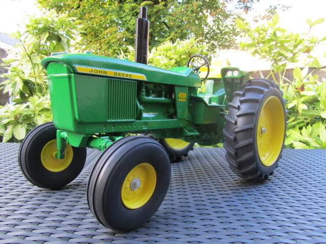 Les JOHN DEERE ...et autres miniatures de l'oncle Tom ! - Page 5 IMG_2776