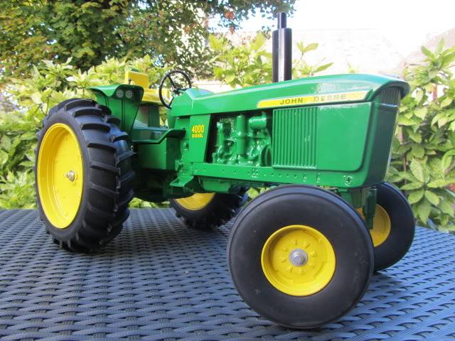 Les JOHN DEERE ...et autres miniatures de l'oncle Tom ! - Page 5 IMG_2777