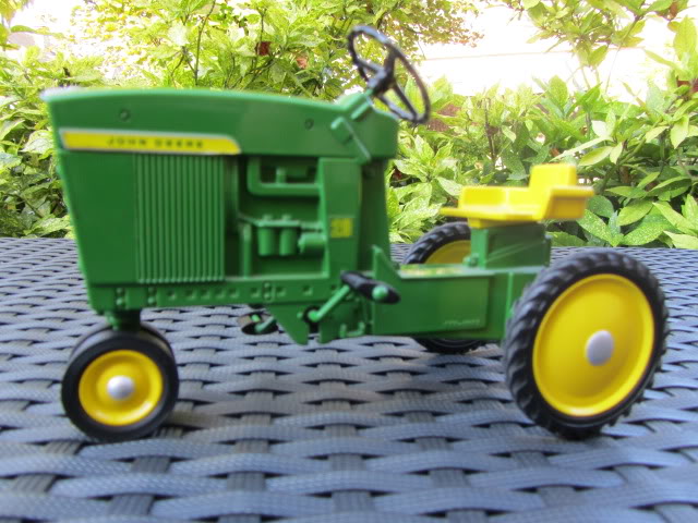 Les JOHN DEERE ...et autres miniatures de l'oncle Tom ! - Page 5 IMG_2804