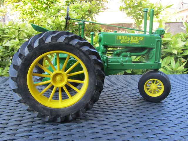 Les JOHN DEERE ...et autres miniatures de l'oncle Tom ! - Page 5 IMG_2813