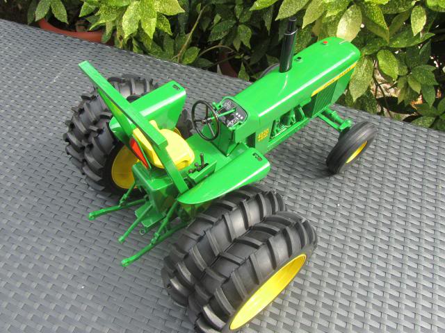 Les JOHN DEERE ...et autres miniatures de l'oncle Tom ! - Page 6 IMG_3824_zps02757a58