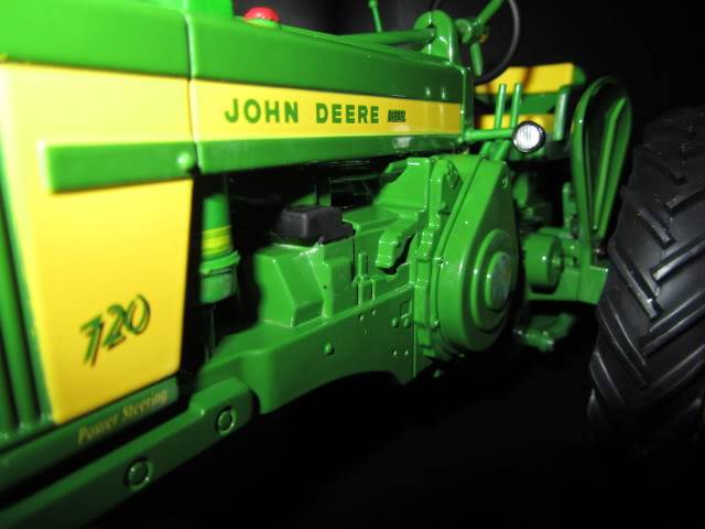 Les JOHN DEERE ...et autres miniatures de l'oncle Tom ! - Page 4 IMG_1943