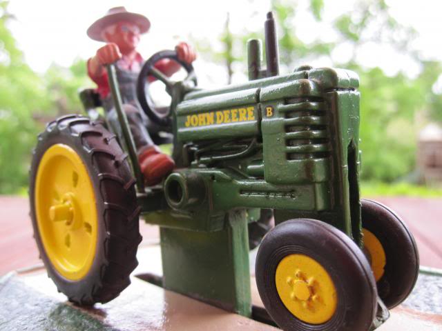 Les JOHN DEERE ...et autres miniatures de l'oncle Tom ! - Page 6 IMG_0104_zps4239c116