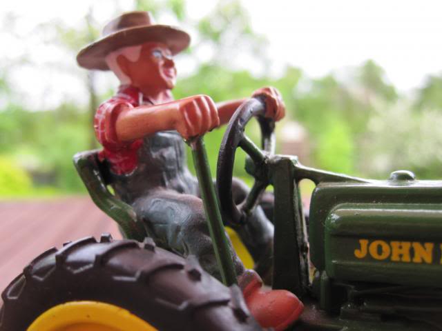 Les JOHN DEERE ...et autres miniatures de l'oncle Tom ! - Page 6 IMG_0124_zpsae107442