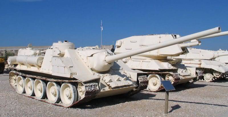 recherche de photo sur les SU-100 Egyptiens ?..... SU-100-latrun-2