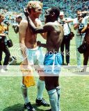 Sir Bobby - Page 2 Pele-bobby-moore_zps70540b33