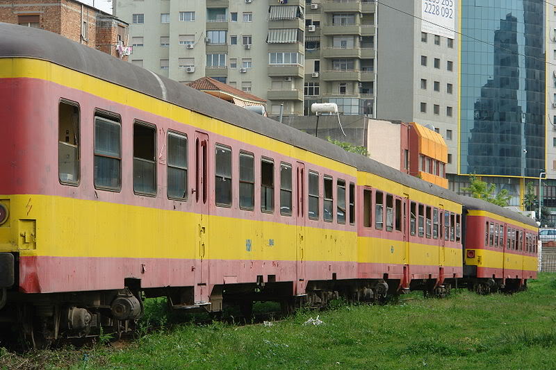 Vagoane din tara si din lume - Pagina 2 800px-Tirana_Railway_Station