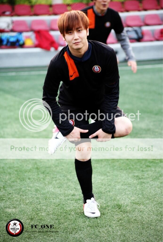 Heo Young Saeng - Football - Page 3 BME3