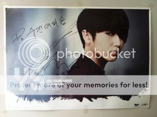 Heo Young Saeng .::Новини::. - Page 11 SaengAutographedPosterintheCoffeeShop