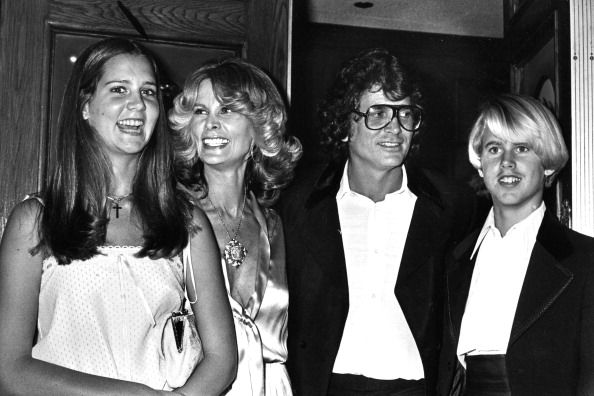 Acompanhe Michael Landon em suas Festas de Gala!!! 0FourthAnnualPeoplesChoiceAwardsonFebruary201978inLosAngeles