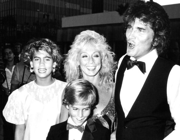 Acompanhe Michael Landon em suas Festas de Gala!!! ThepremiereofSamsSononAugust151984attheAcademyTheaterinBeverlyHillsCalifornia3