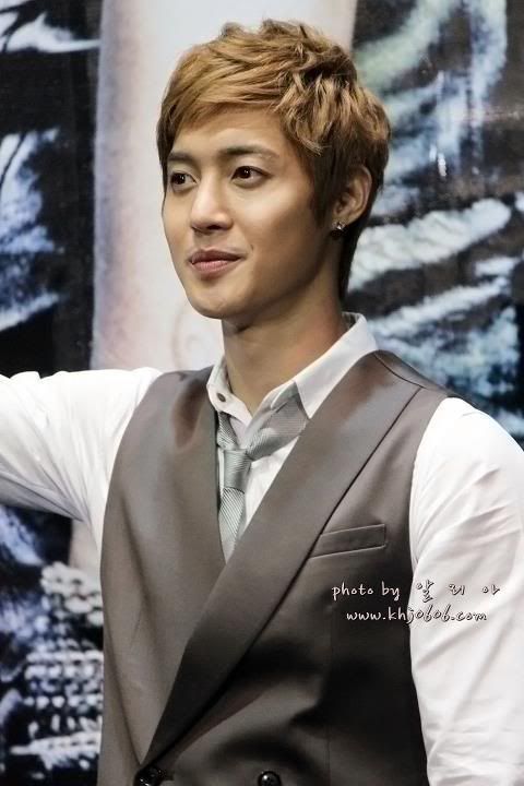 [HJL] BreakDown Hi-FIVE Event en Malasia (5)    297289_272497546109822_231614143531496_1187491_1947200_n