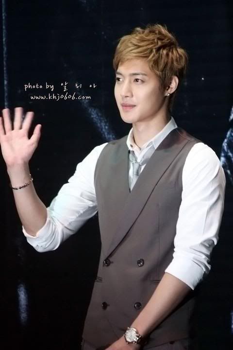 [HJL] BreakDown Hi-FIVE Event en Malasia (5)    297289_272497556109821_231614143531496_1187494_4535499_n