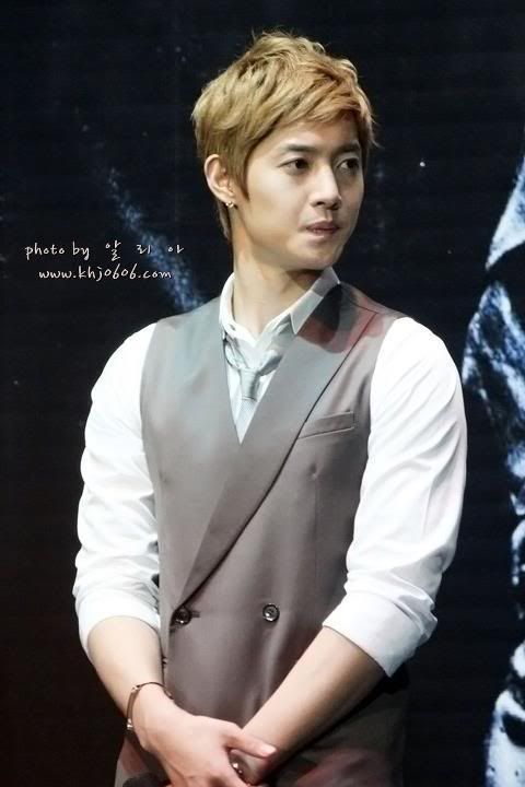 [HJL] BreakDown Hi-FIVE Event en Malasia (5)    301122_272497916109785_231614143531496_1187497_6922649_n