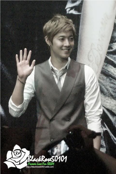 [HJL] BreakDown Hi-FIVE Event en Malasia (5)    301353_272505389442371_231614143531496_1187530_3209156_n