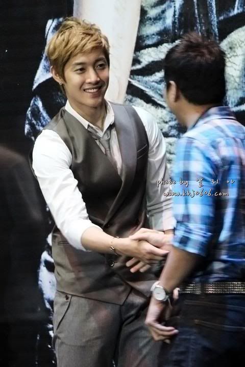 [HJL] BreakDown Hi-FIVE Event en Malasia (5)    307765_272497959443114_231614143531496_1187502_4894760_n