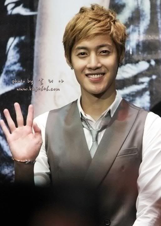 [HJL] BreakDown Hi-FIVE Event en Malasia (5)    313321_272496926109884_231614143531496_1187484_5478630_n