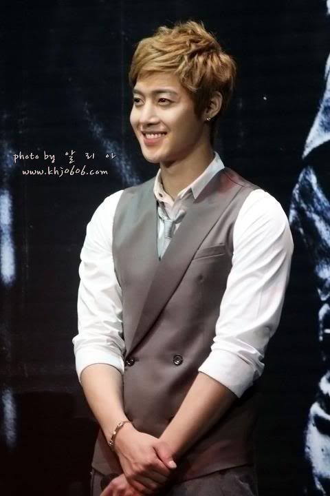 [HJL] BreakDown Hi-FIVE Event en Malasia (5)    316305_272497162776527_231614143531496_1187485_4143027_n