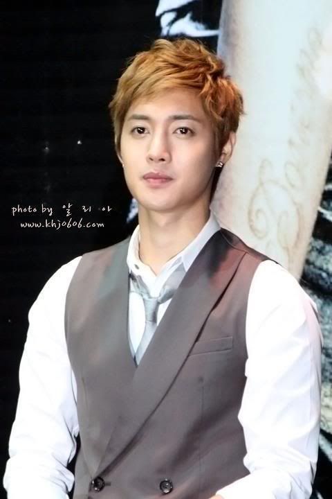 [HJL] BreakDown Hi-FIVE Event en Malasia (5)    316305_272497169443193_231614143531496_1187487_4295475_n