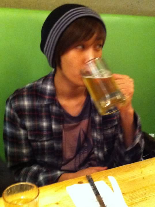 [trans] JungMin en Twitter (facebook) (25.9.10) 33865_153780384653605_135747513123559_328609_911180_n