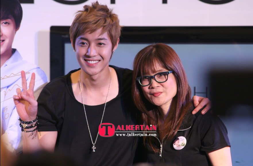 [HJL] Kim Hyun Joong - Paragon en Thailand [24.8.11] A9f6475d7ec5c95a0a55a981