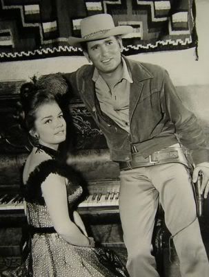 Little Joe nos bastidores de Bonanza!  Normal_Mike_and_Luana_Patten_in_Credit_for_a_Kill_1966