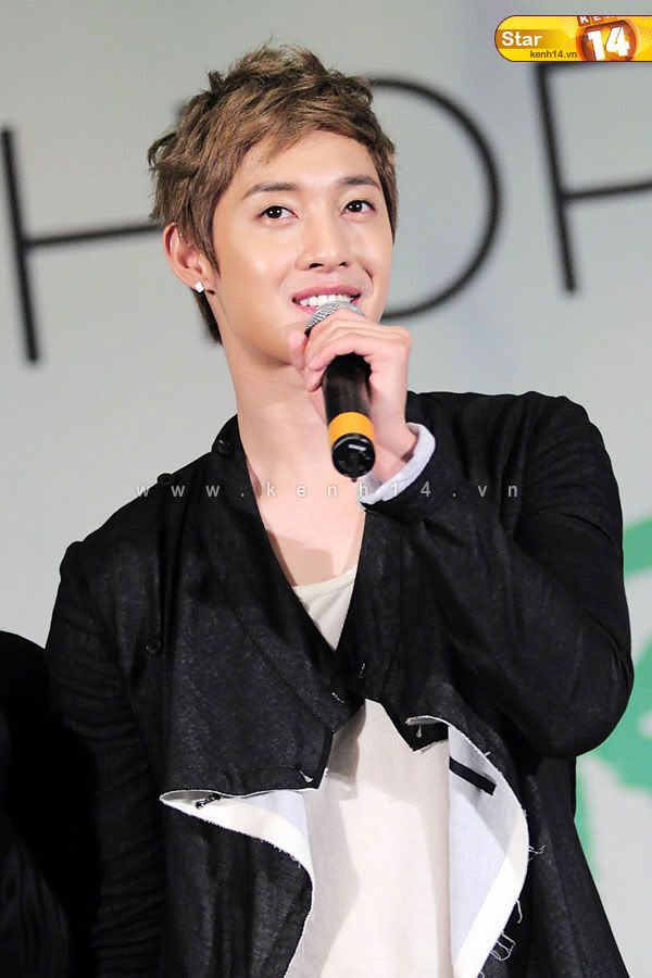 [HJL] Fansign Event in Vietnam Queen Plaza [12.08.11]  (2) 110812StarKHJFM6-1