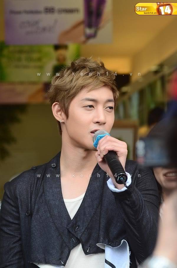 [HJL] TFS Store Visit Queen Plaza [12.8.11] (2) 110812stakim-5fgd