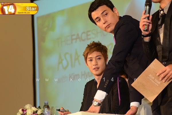 [HJL] Fansign Event in Vietnam Queen Plaza [12.08.11]  (2) 110812starKHJ022-1