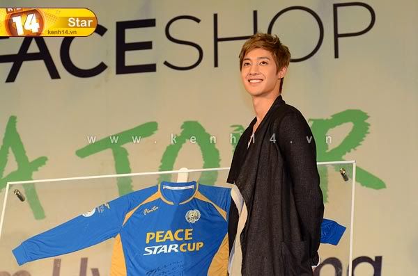 [HJL] Fansign Event in Vietnam Queen Plaza [12.08.11]  (2) 110812starKJH108-1