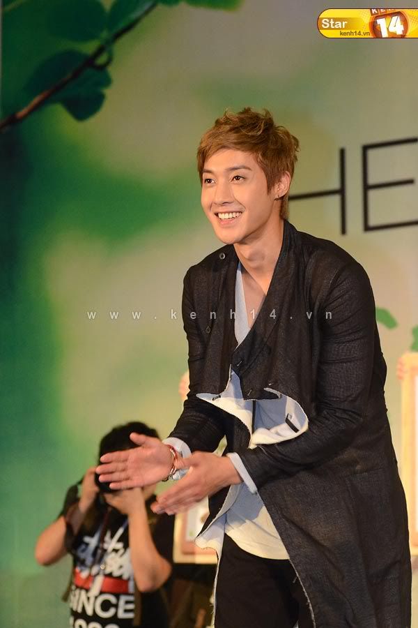 [HJL] Fansign Event in Vietnam Queen Plaza [12.08.11]  (2) 110812starKJH111-1