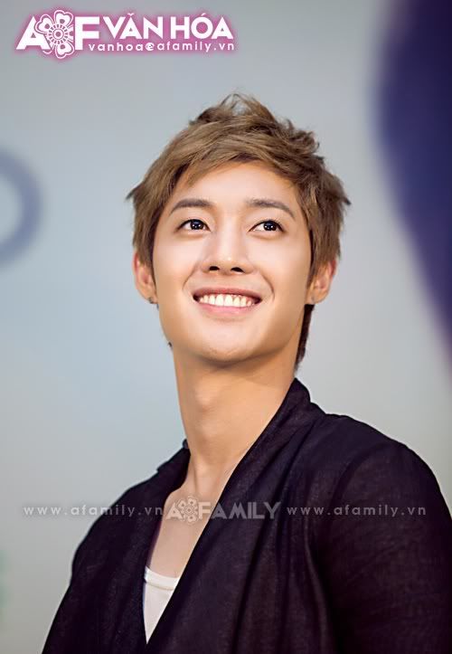 [HJL] Fansign Event in Vietnam Queen Plaza [12.08.11]  (2) 120811afamilyvanhoakhjhe