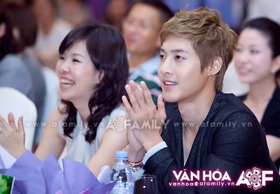 [HJL] Fansign Event in Vietnam Queen Plaza [12.08.11]  (2) 120811afamilyvanhoakhjhsdfdsf