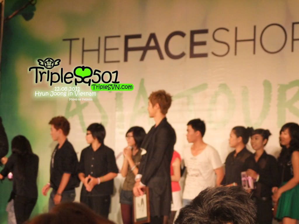 [HJL] Fansign Event in Vietnam Queen Plaza [12.08.11] (4)   16