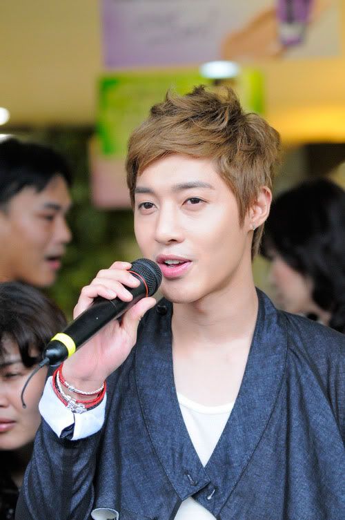 [HJL] Fansign Event in Vietnam Queen Plaza [12.08.11] 20cfaae3550ad686cc1b3e44