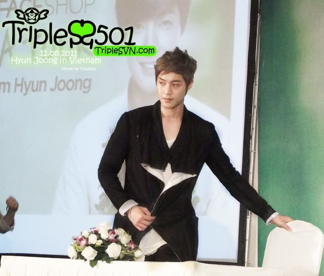 [HJL] Fansign Event in Vietnam Queen Plaza [12.08.11] (4)   21