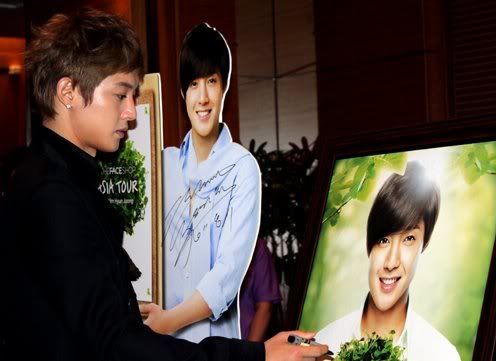[HJL] Press Conference & Interview at Vietnam [11.08.11] (2) 284299_264864966873080_231614143531496_1151896_1228176_n